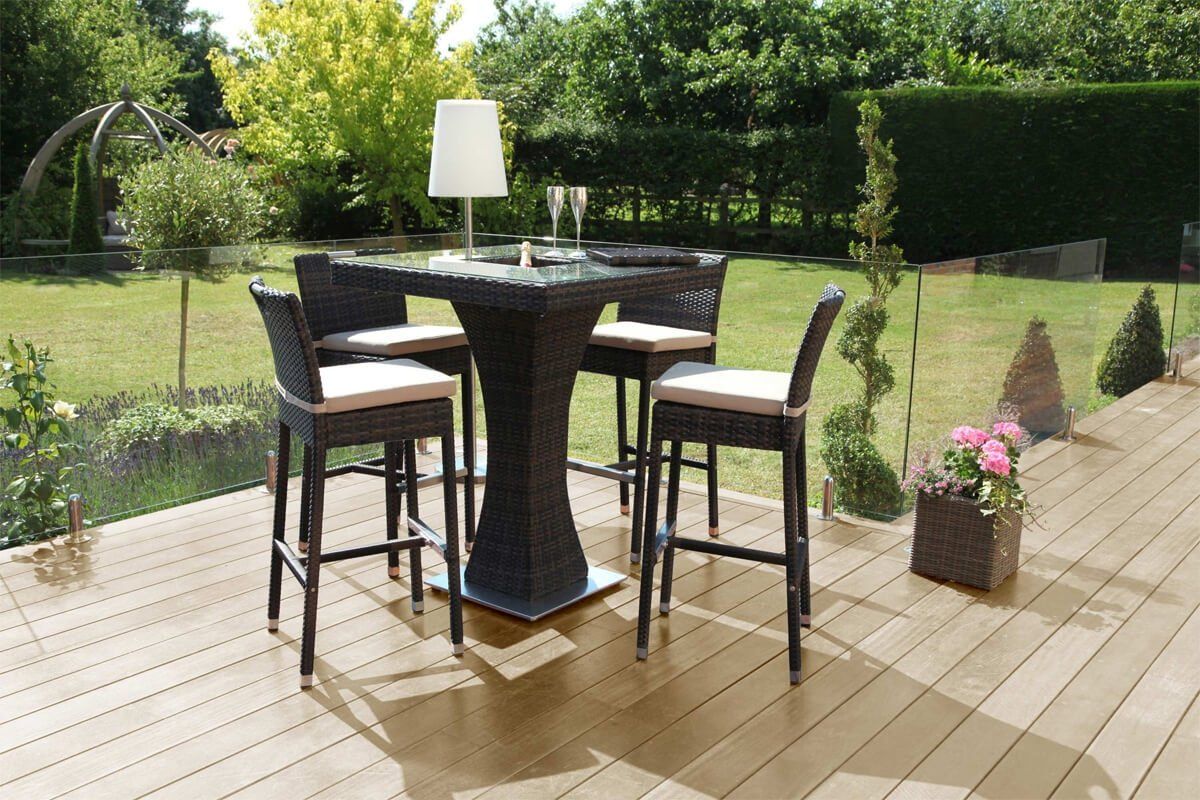 Rattan store garden bar