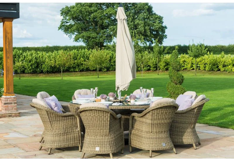 Maze Rattan Winchester 8 Seat Round dining Set With Ice Bucket with Heritage Chairs Parasol