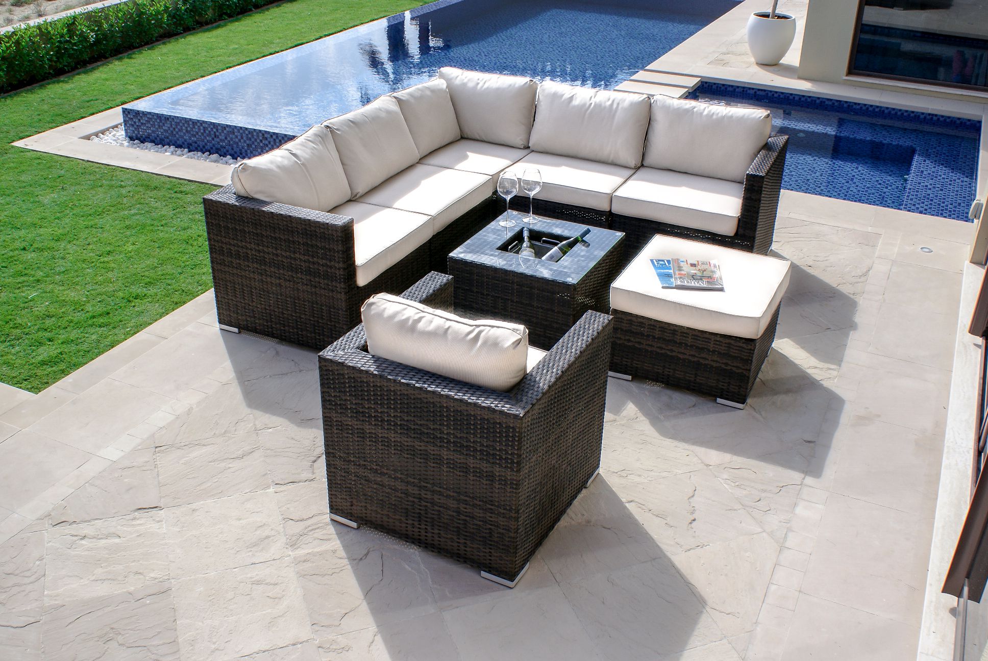 Maze - Londong Corner Sofa Set with Ice Bucket